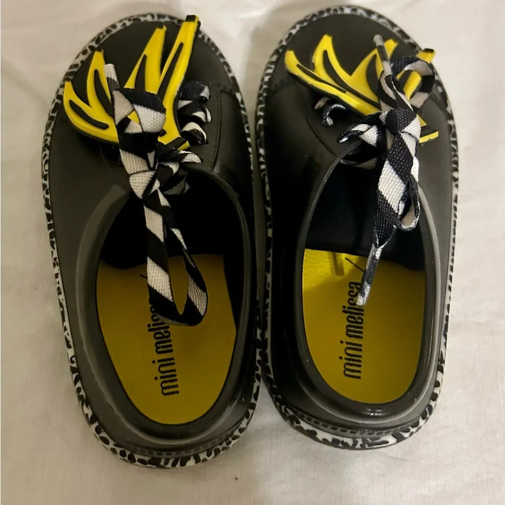 Mini Melissa Street Fabula Kids Sneakers Black/Yellow-Banana Size 8 NWOT